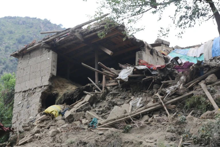 Κατεστραμμένα κτίρια στο Αφγανιστάν μετά τον σεισμό μεγέθους 6 Ρίχτερ / Φωτογραφία ΑΠΕ - EPA Κατεστραμμένα κτίρια στο Αφγανιστάν μετά τον σεισμό μεγέθους 6 Ρίχτερ / Φωτογραφία ΑΠΕ - EPA