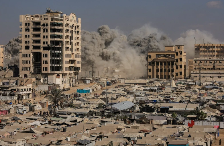 Κατεστραμένα κτίρια στη Γάζα ύστερα από Ισραηλινό βομβαρδισμό / Reuters