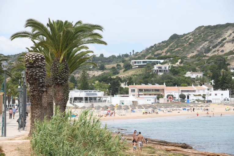 Το Praia da Luz, η περιοχή στην Πορτογαλία που εξαφανίστηκε η Μαντλίν ΜακΚάν το 2007. Φωτό: IMAGO / ABACAPRESS Το Praia da Luz, η περιοχή στην Πορτογαλία που εξαφανίστηκε η Μαντλίν ΜακΚάν το 2007. Φωτό: IMAGO / ABACAPRESS