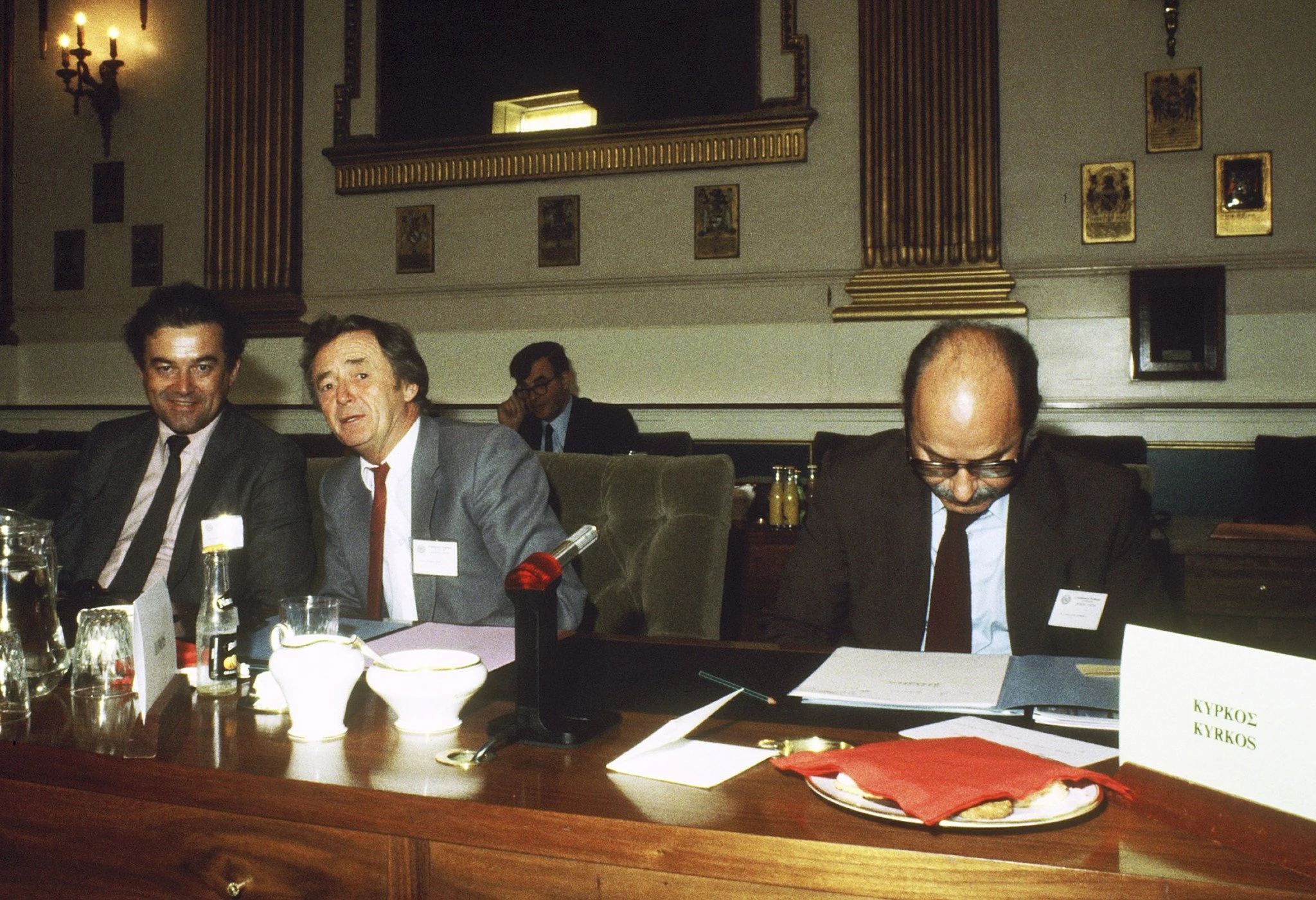 Ο Λεωνίδας Κύρκος - ευρωβουλευτής με το ΚΚΕ Εσωτερικού το 1984 / Intime