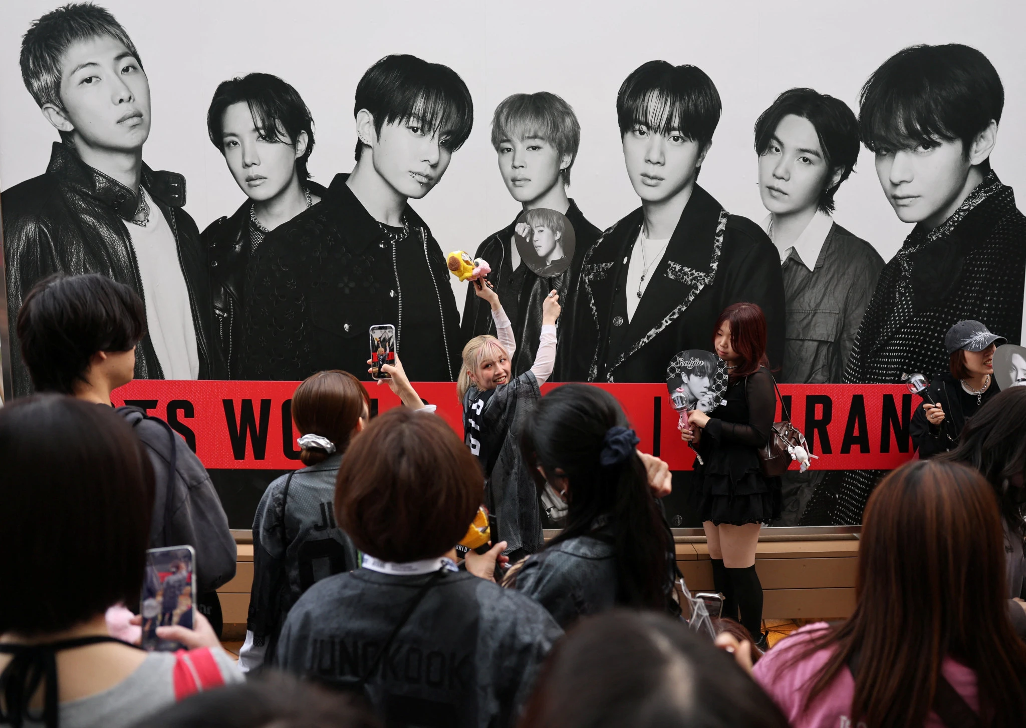 Αφίσα των BTS / Reuters