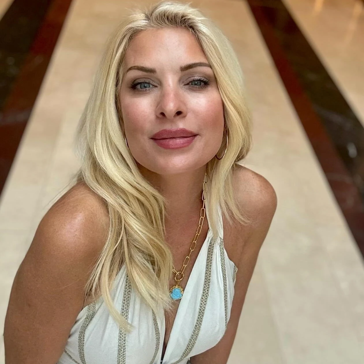 eleni-menegaki-leuko.jpg