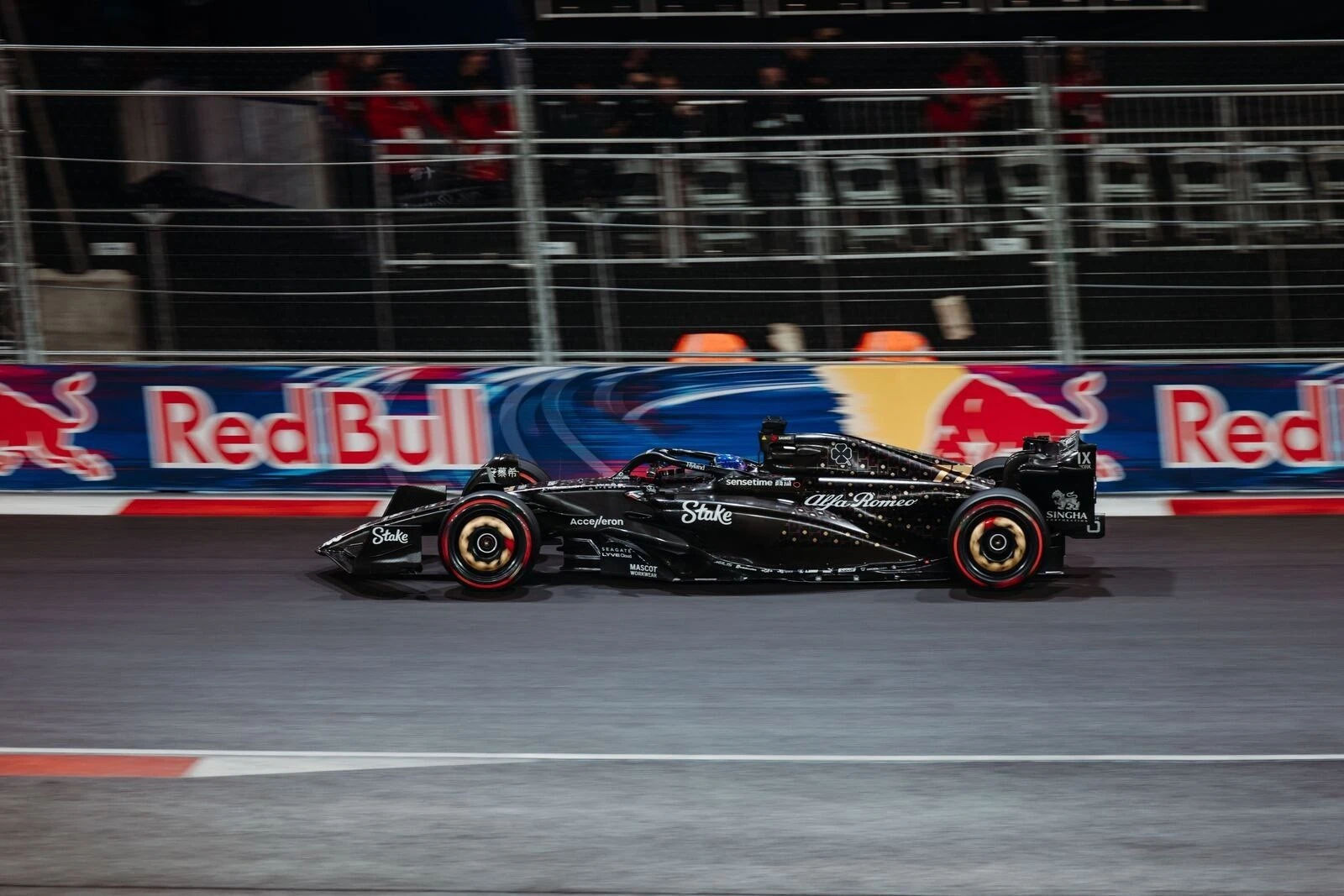 alfa-f1lasvegasgrandprix1-mLil8.jpg