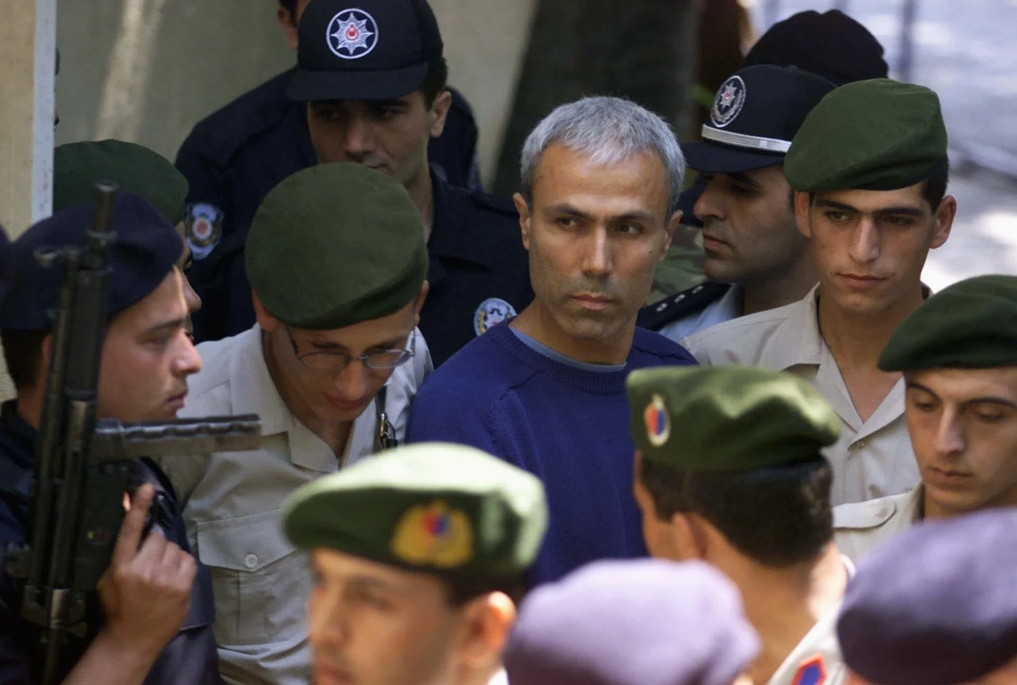 Ο επίδοξος δολοφόνος του Πάπα, Μεχμέτ Αλί Αγκτσά ανάμεσα σε αστυνομικούς / EPA Ο επίδοξος δολοφόνος του Πάπα, Μεχμέτ Αλί Αγκτσά ανάμεσα σε αστυνομικούς / EPA