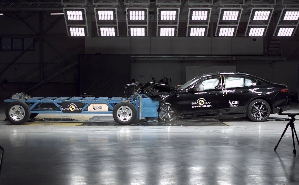 bmw-5series-safety1.jpg bmw-5series-safety1.jpg