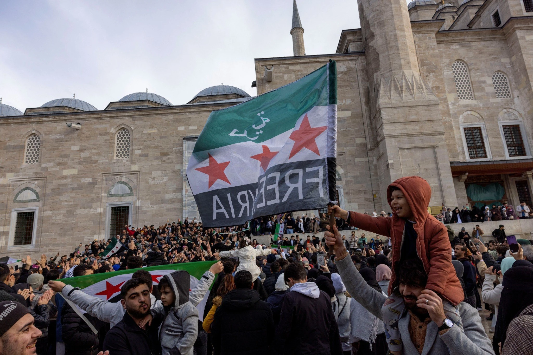 Σύροι της Τουρκίας πανηγυρίζουν την πτώση του Άσαντ / Reuters