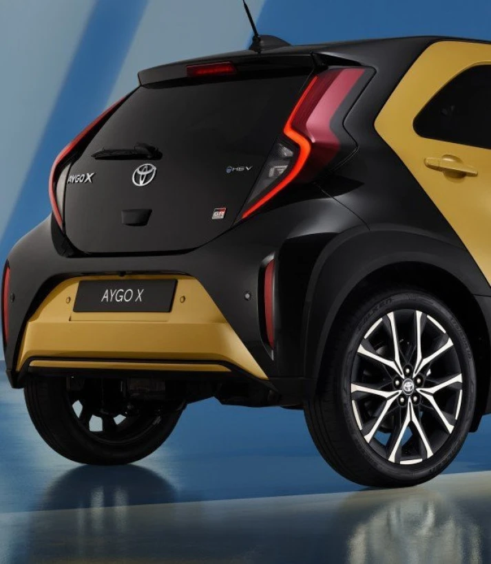 2026-aygo-x-gr-sport-hybrid-mustarddet3.jpg?v=0