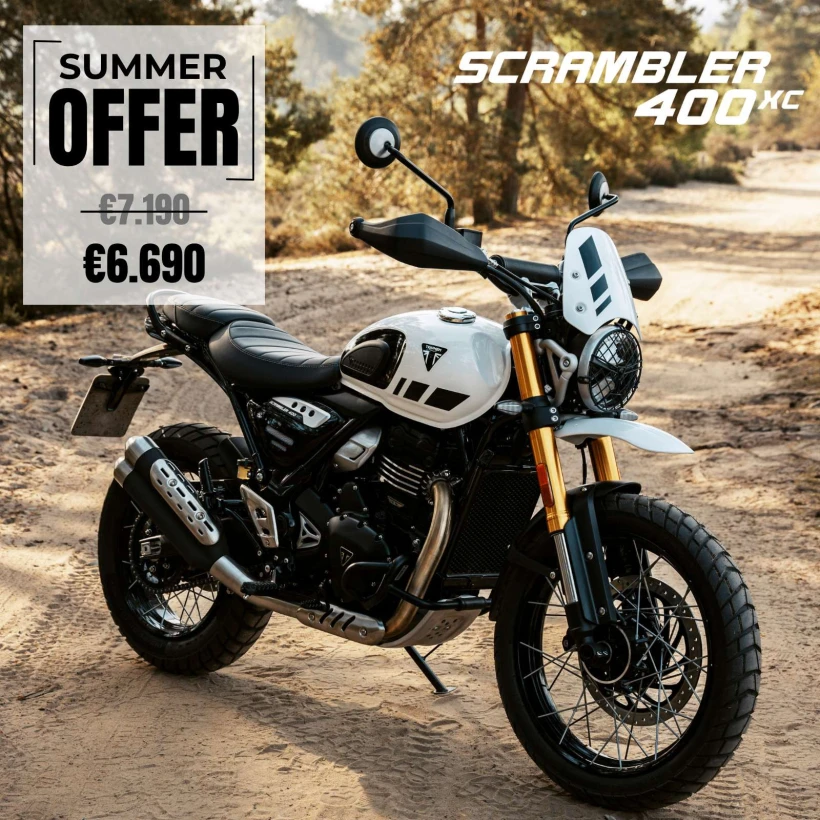Η Triumph μειώνει τις τιμές στα entry-level μοντέλα της: το Scrambler 400 X προσφέρεται στα €5.890 (όφελος €600), ενώ το Scrambler 400 XC σε Vanilla White στα €6.690.