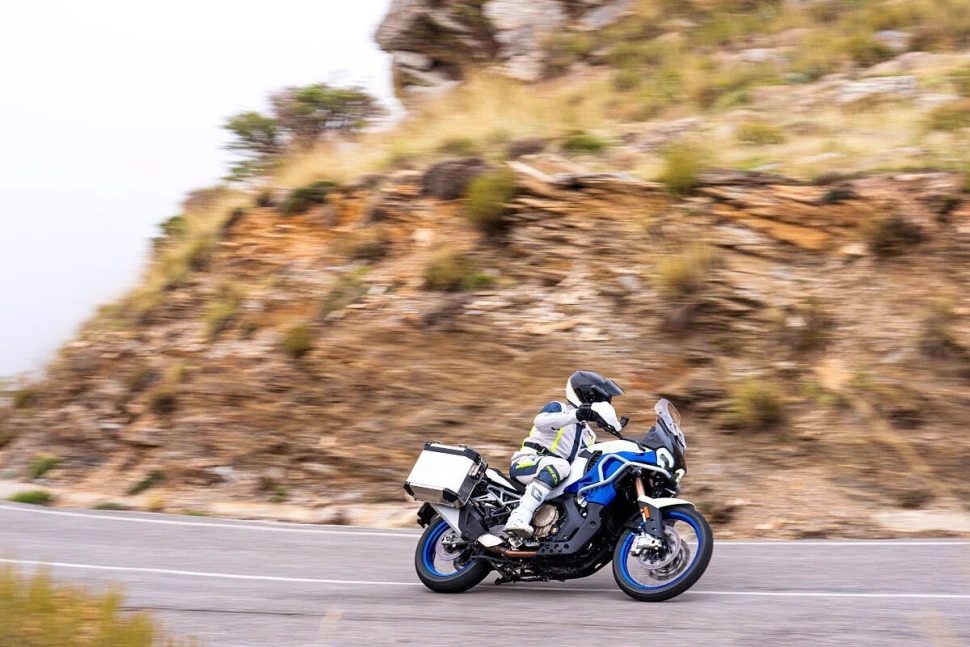 mvaugenduro-veloce-my26-1b.jpg?v=0