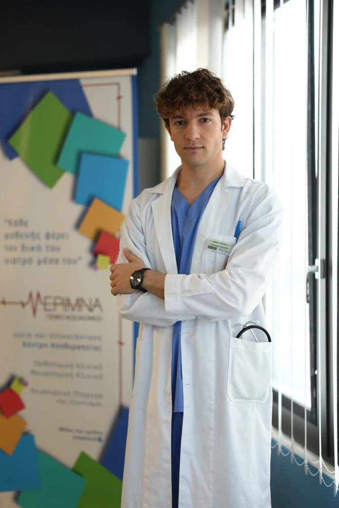 o-giatros-michail-tampakakis-marios-aperghis.JPG?v=0