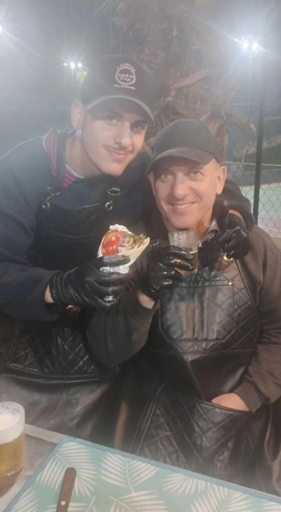 Ο άτυχος 18χρονος με  τον πατέρα του / Πηγή: Rodiaki.gr Ο άτυχος 18χρονος με  τον πατέρα του / Πηγή: Rodiaki.gr