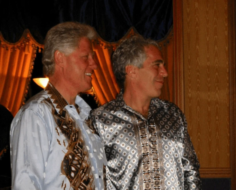 Φωτογραφίες του πρώην προέδρου των ΗΠΑ, Μπιλ Κλίντον, με τον καταδικασμένο Τζέφρι Έπσταϊν / Reuters