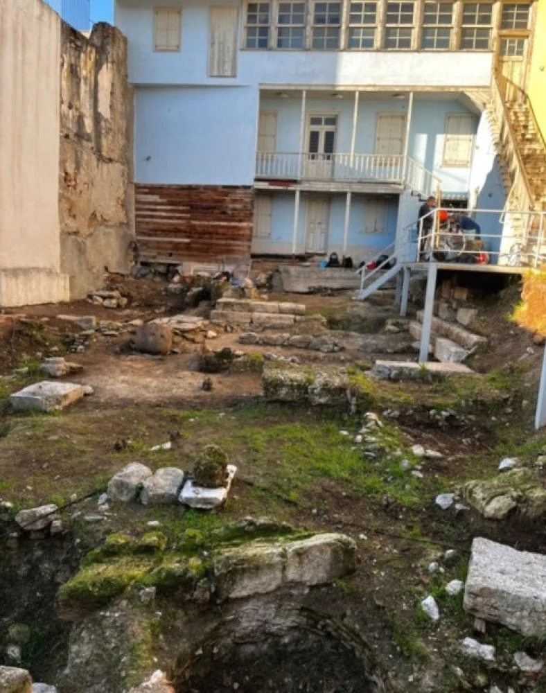 Οι αποκαλυμμένες αρχαιότητες στον αύλειο χώρο της διατηρητέας οικίας/Υπουργείο Πολιτισμού