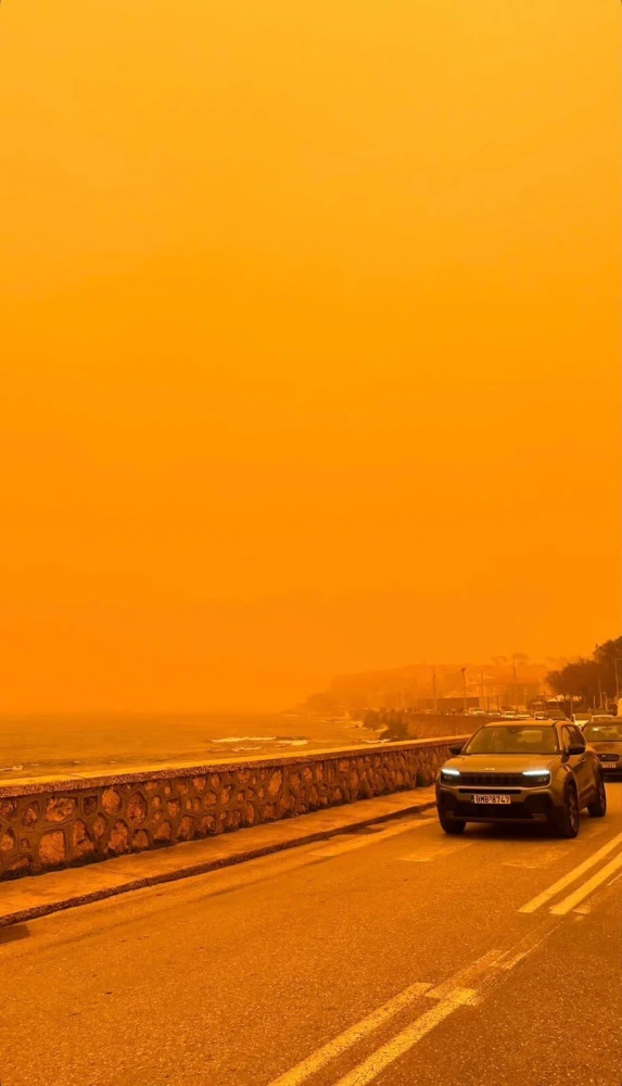 Απόκοσμες εικόνες από την αφρικανική σκόνη στο Ρέθυμνο Κρήτης/Flash.gr 