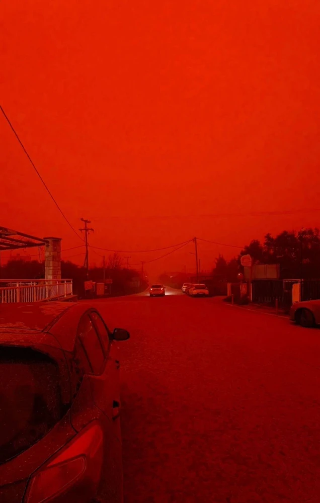 Απόκοσμες εικόνες από την αφρικανική σκόνη στο Ρέθυμνο Κρήτης/Flash.gr