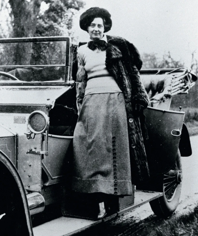 Η Eleanor Velasco Thornton, ήταν γραμματέας και ερωμένη του λόρδου John Montagu και το μοντέλο για το&nbsp;Spirit of Ecstasy