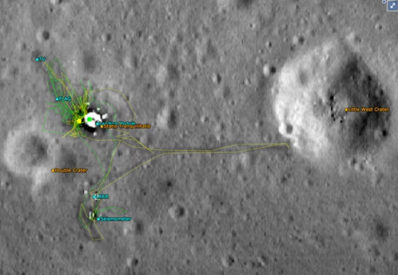          To σημείο προσσελήνωσης της αποστολής Apollo 11 όπως απεικονίζεται από το LRO.     