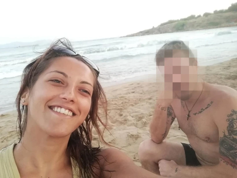 Η 28χρονη, θύμα του πρώην συντρόφου της μαζί με τον δράστη/INTIME