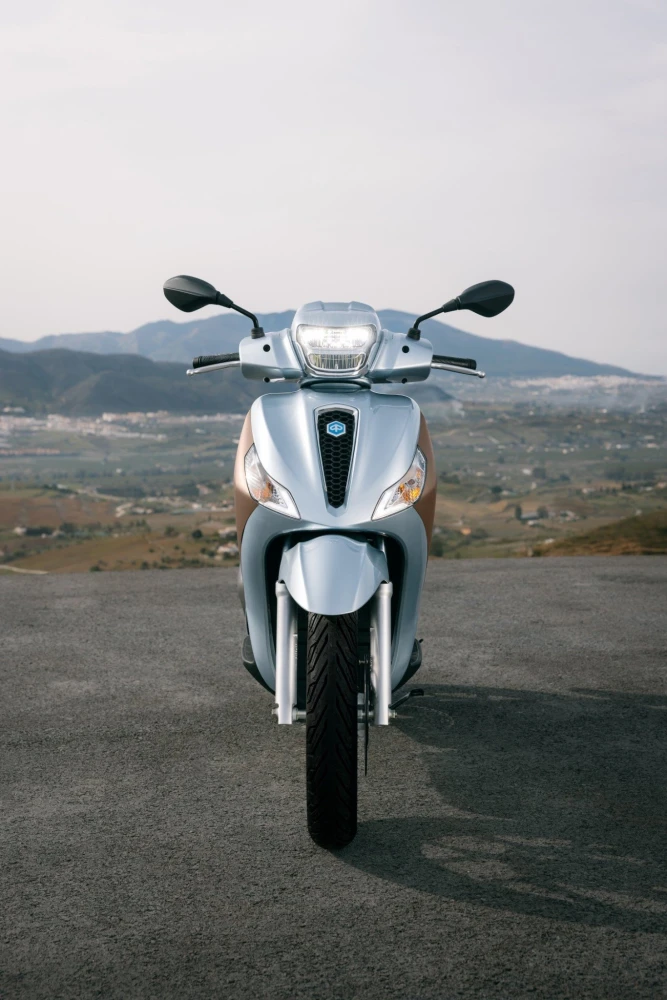 piaggio-medleys-silver.jpg?v=0