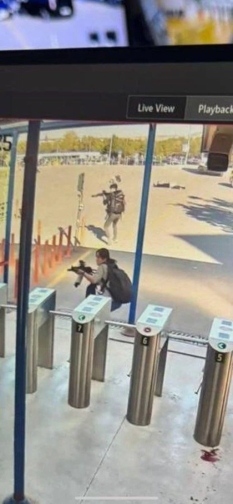 Πλάνο από κάμερα ασφαλείας που φαίνεται η δεύτερη ένοπλη τρομοκράτης εισβολέας στην TUSAS Πλάνο από κάμερα ασφαλείας που φαίνεται η δεύτερη ένοπλη τρομοκράτης εισβολέας στην TUSAS
