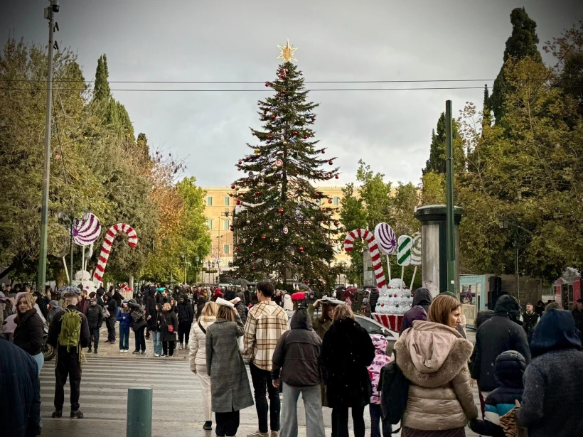 Γιάννης Κέμμος: Στην πλατεία Συντάγματος εντυπωσιακό το χριστουγεννιάτικο δέντρο