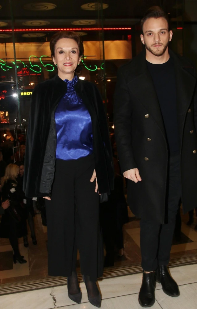 Η Μαίρη Βιδάλη με τον γιο της Κάρολο / Φωτ.: NDP Photos