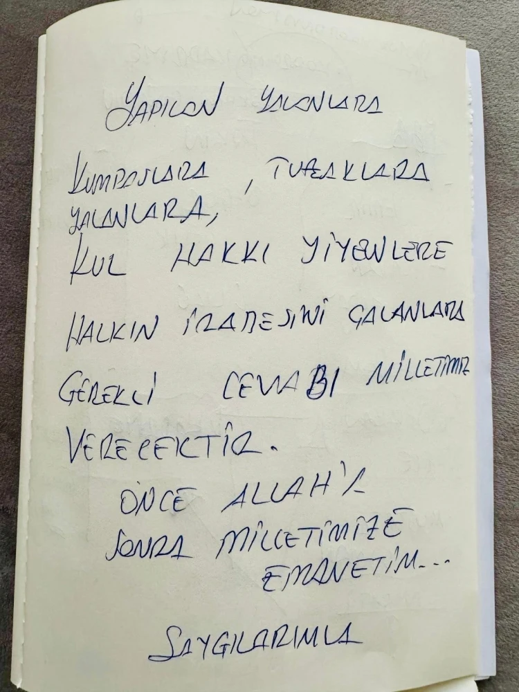 Το πρώτο χειρόγραφο μήνυμα του Ιμάμογλου μέσα από τη φυλακή Το πρώτο χειρόγραφο μήνυμα του Ιμάμογλου μέσα από τη φυλακή