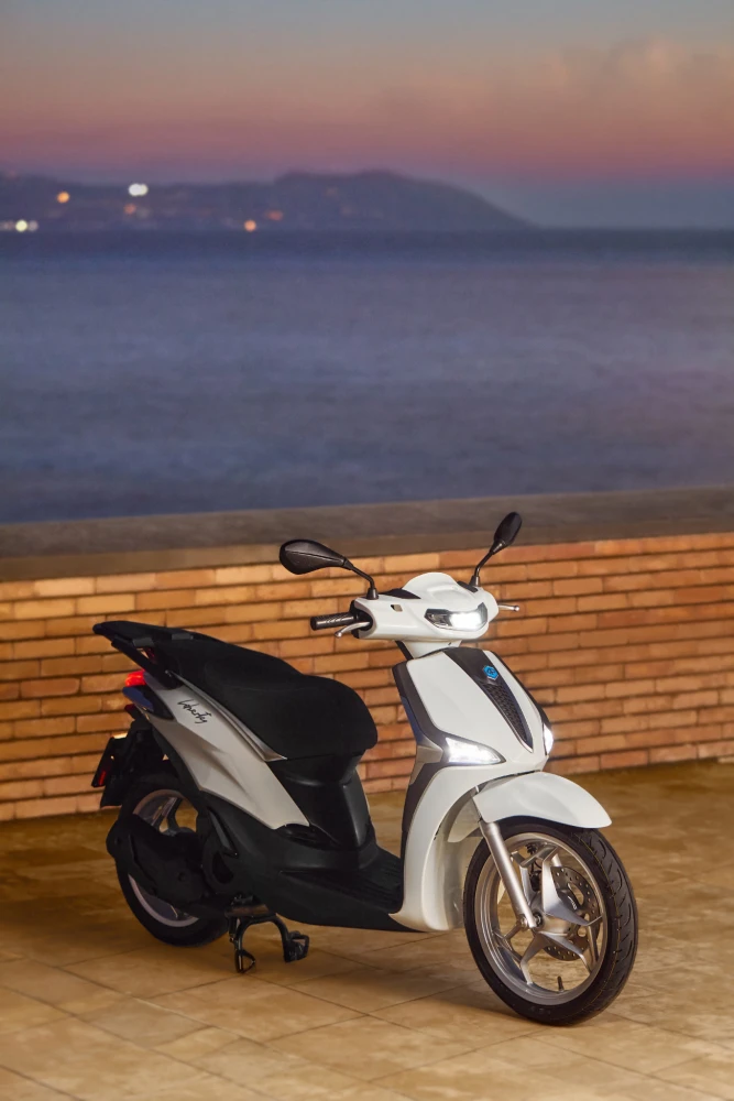 01-piaggio-liberty-125-bianco-luna.jpg?v=0