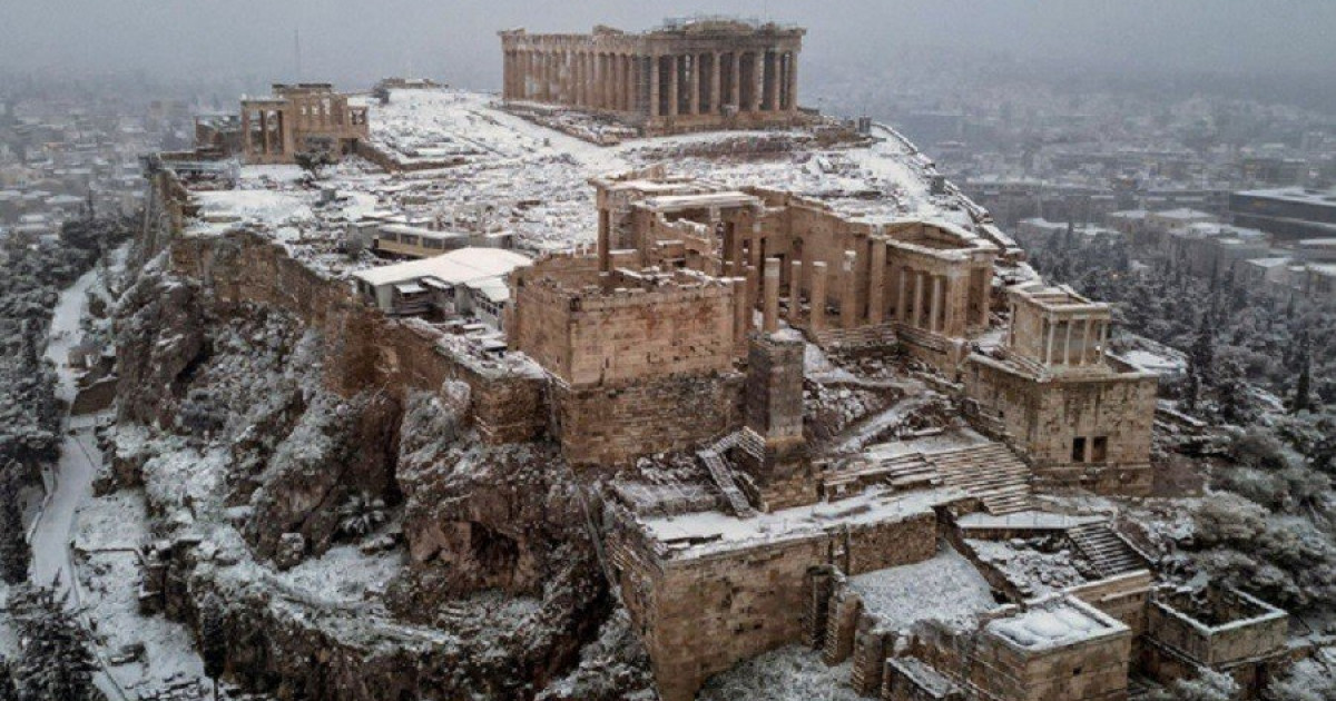 Κακοκαιρία Μπάρμπαρα: Εντυπωσιακές εικόνες από τη χιονισμένη Αθήνα | Flash