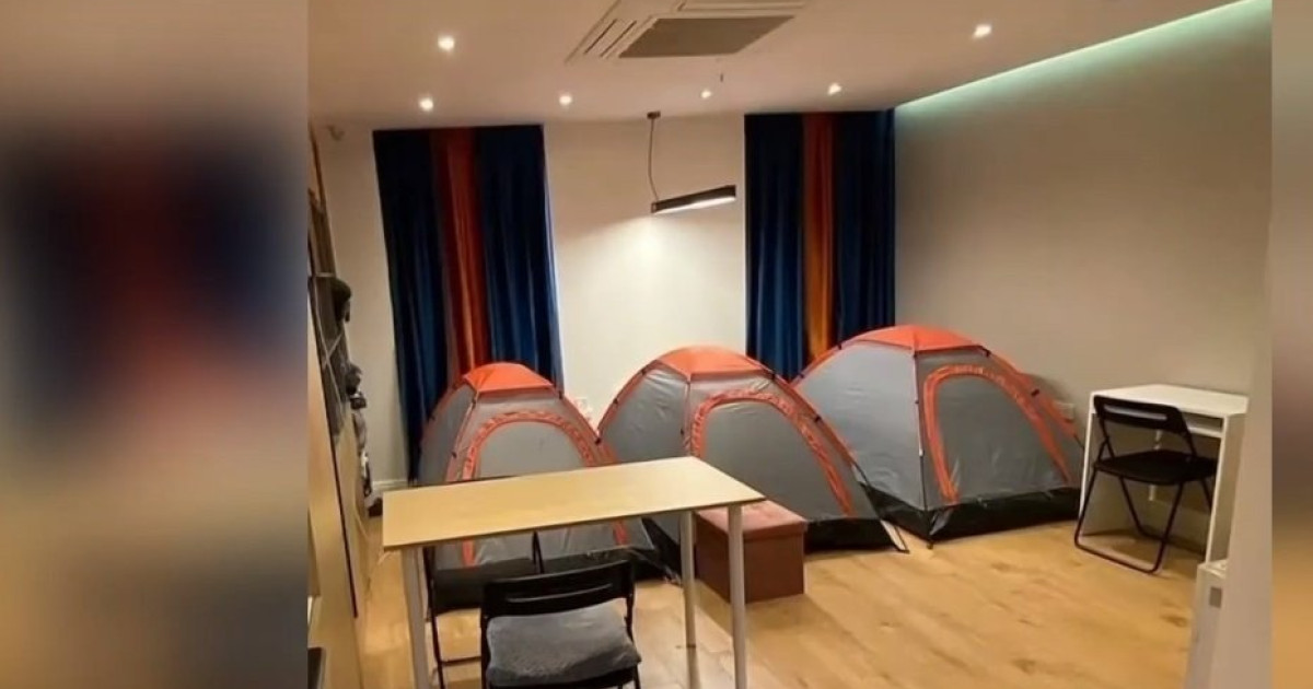 Πρωτότυπο Airbnb στο Λονδίνο: Ιδιοκτήτης νοικιάζει σκηνές... στο σαλόνι του | Flash