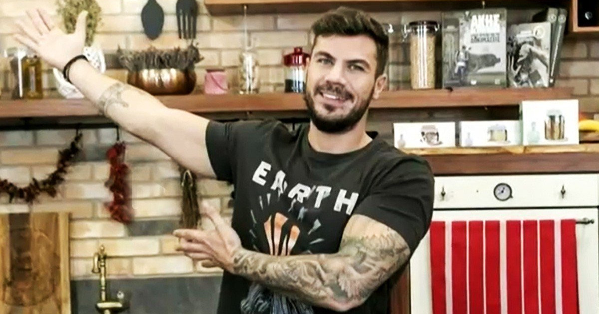 Άκης Πετρετζίκης Tο νέο του επαγγελματικό βήμα μετά το κλείσιμο των