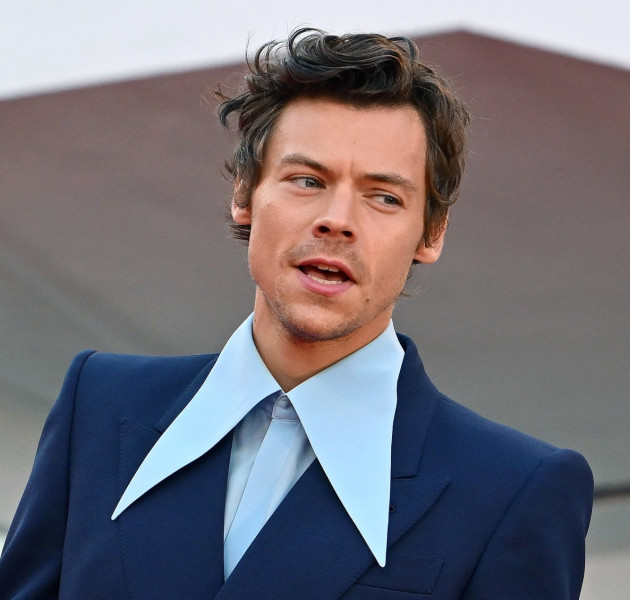 Χάρι Στάιλς: Στην κορυφή των charts singles και album ως σόλο καλλιτέχνης