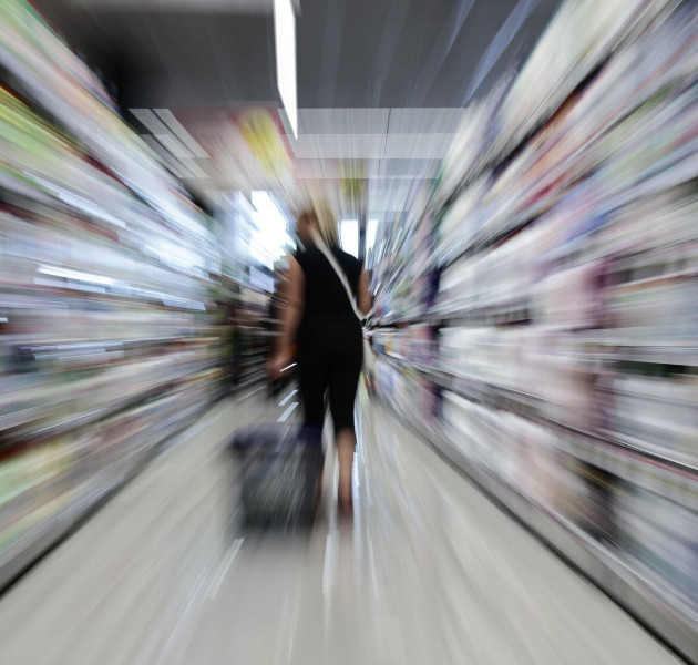 «Κούρεμα» τιμών σε 850 προϊόντα και σχολικά: Ανασφάλεια για το πετρέλαιο λόγω γεωπολιτικών