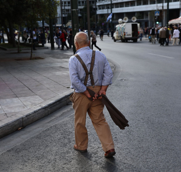 Συντάξεις: «Ξεπαγώνουν» οι αυξήσεις και στις επικουρικές το 2026 – Ποιοι και πόσα θα δουν