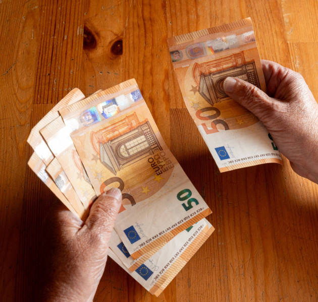 ΟΟΣΑ: Στην Ελλάδα η μεγαλύτερη αύξηση του εισοδήματος νοικοκυριών το Δ' τρίμηνο του 2025