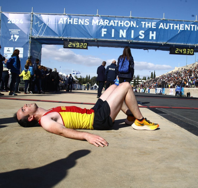 Στον μαραθώνιο η δύναμη της θέλησης ξεπερνά τις αντοχές του σώματος