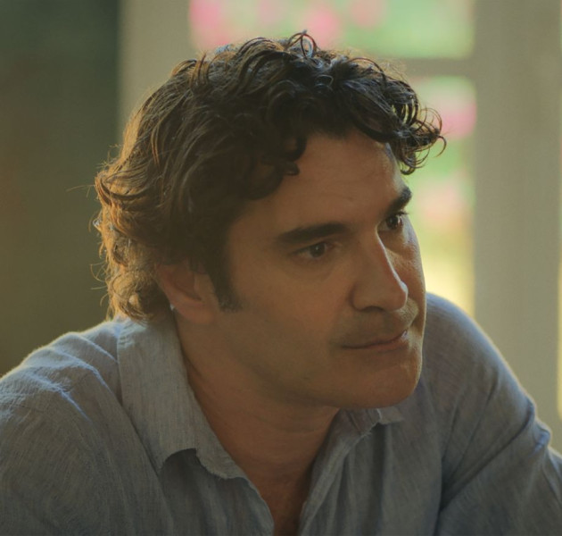 Χριστόφορος Παπακαλιάτης: Έγινε 50 και το γιόρτασε στα γυρίσματα του «Maestro» με δύο τούρτες