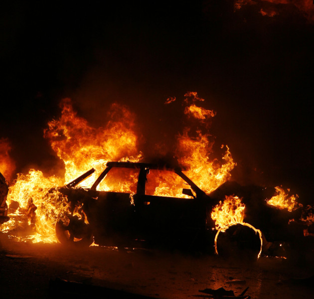 Νέο βίντεο από την «δράση» της 56χρονης δασκάλας γιόγκα που ανατίναζε αυτοκίνητα