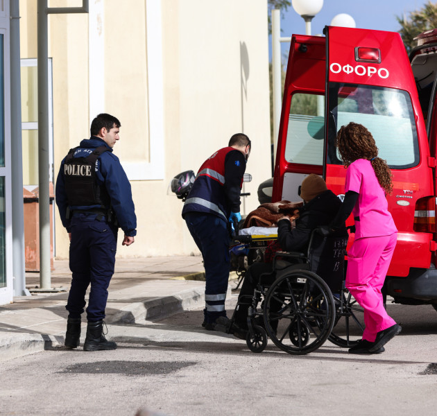 «Ήταν σαν να είδες πολλά τροχαία»: Μαρτυρίες σοκ για τις σκηνές στο νοσοκομείο Χίου μετά το ναυάγιο