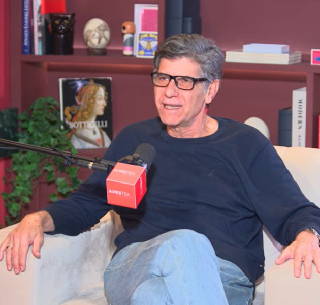 Γιάννης Μπέζος: «Η ελληνική τηλεόραση είναι μια τρομερή κλειδαρότρυπα και ψευτοχαρούμενη χωρίς λόγο»