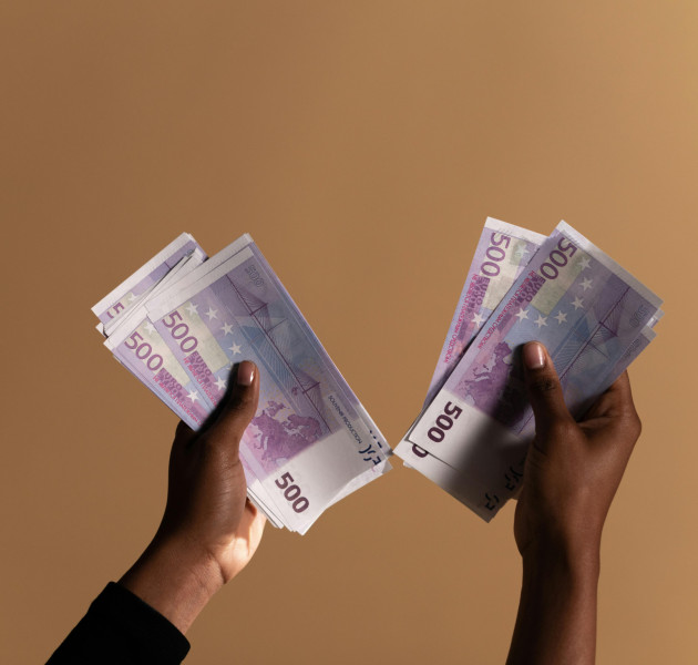 500ευρα στην αγορά: Γιατί τα «μωβ» χαρτονομίσματα κάνουν δυναμικό comeback