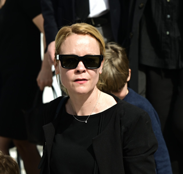 Παπαληγούρα: Ο συγκινητικός επικήδειος στον πατέρα της - «Έφυγε κρατώντας το χέρι της συντρόφου του»