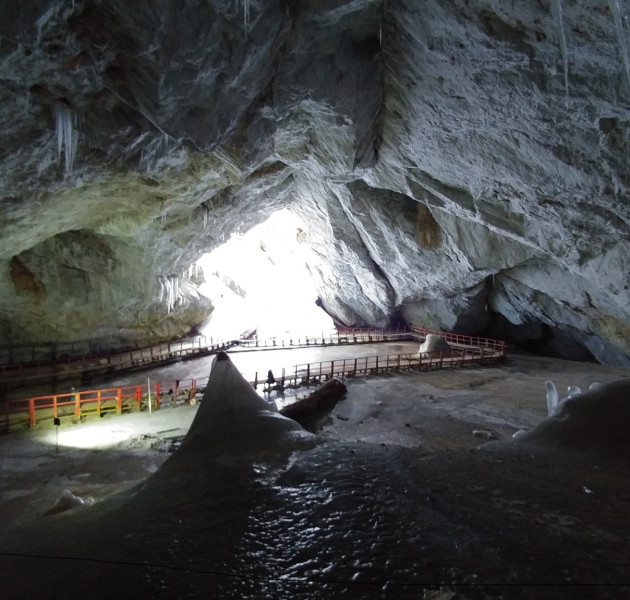 Απίστευτη ανακάλυψη: Βακτήριο 5.000 ετών από σπήλαιο πάγου «νικά» τα σύγχρονα αντιβιοτικά