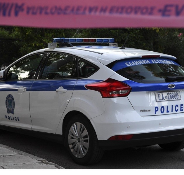 Χειροπέδες σε οικιακή βοηθό που βασάνιζε ηλικιωμένο στη Χίο