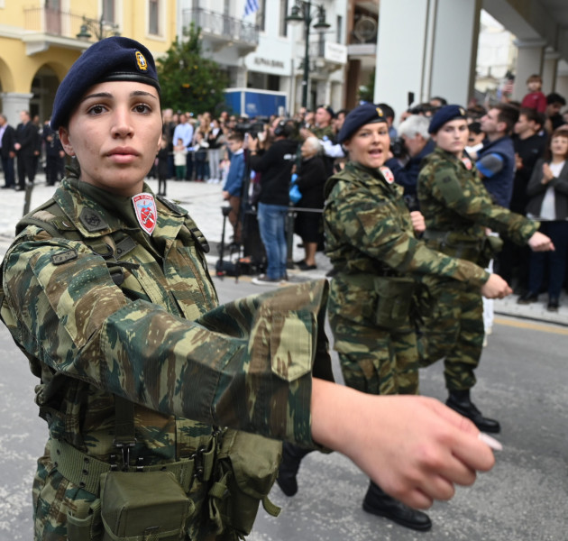 Με βίντεο-πρόσκληση το ΓΕΣ καλεί γυναίκες 20-26 ετών να υπηρετήσουν εθελοντικά στον στρατό