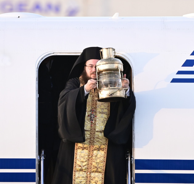 Άγιο Φως 2026: Σε «αναμμένα κάρβουνα» η Αθήνα για την τελετή - Όλα τα σενάρια για τη μεταφορά του