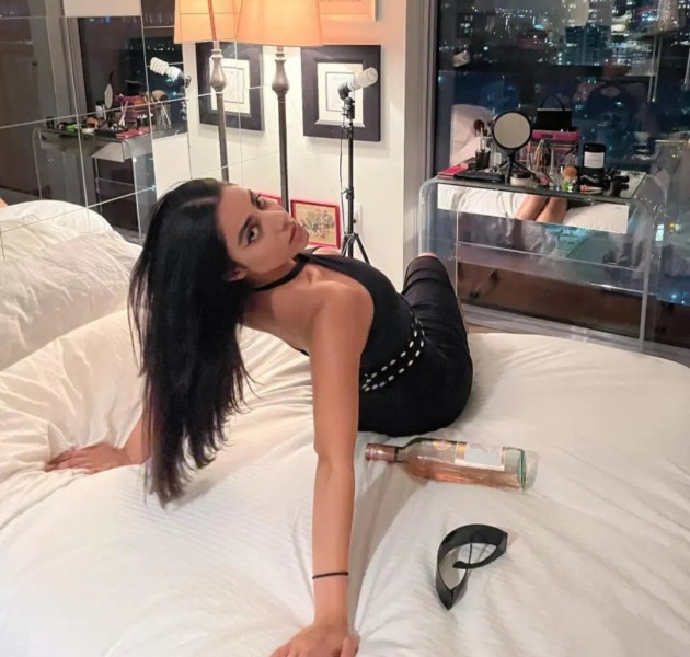 Από τα πάρτι με κρασί στην απέλαση: Η άγνωστη και προκλητική ζωή της ανιψιάς του Σουλεϊμανί