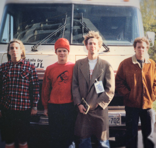 To καταιγιστικό ντοκιμαντέρ των Red Hot Chili Peppers καταλήγει σε υπερβολικό θρήνο