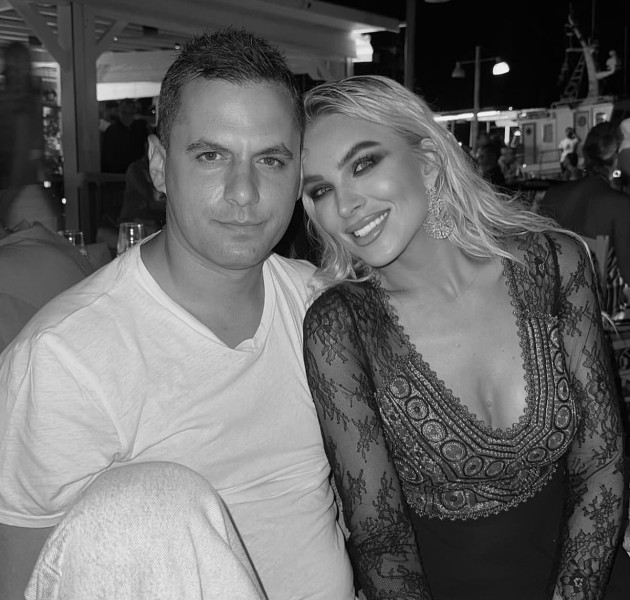 Παναγιώτης Κουτσουμπής: Ερωτευμένος με την κόρη του - Μια φωτογραφία χίλιες λέξεις