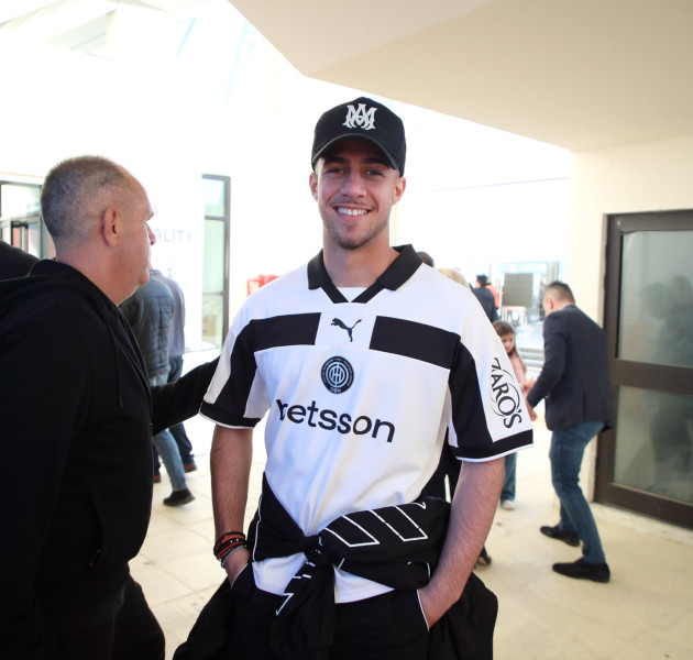 ΟΦΗ: Ο Μπάμπης Κωστούλας στο Πανθεσσαλικό με μπλούζα των Κρητικών